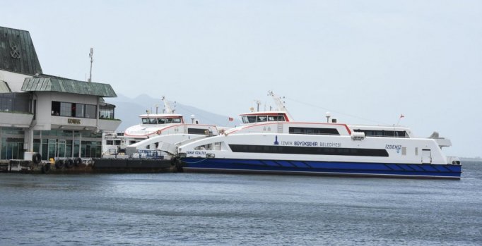 İzmir'de vapur seferleri iptal edildi