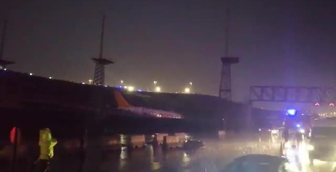 Sabiha Gökçen Havalimanı’nda uçak pistten çıktı