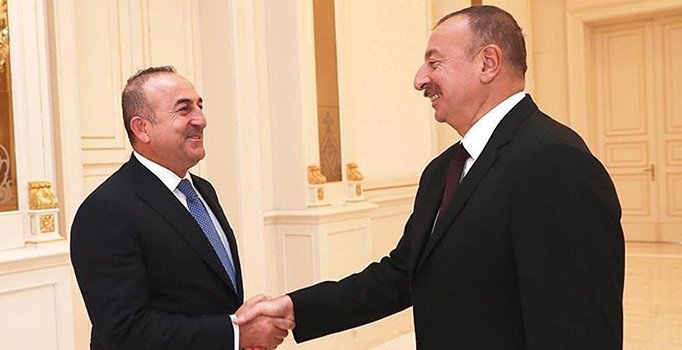 İlham Aliyev'den Mevlüt Çavuşoğlu'na dostluk nişanı
