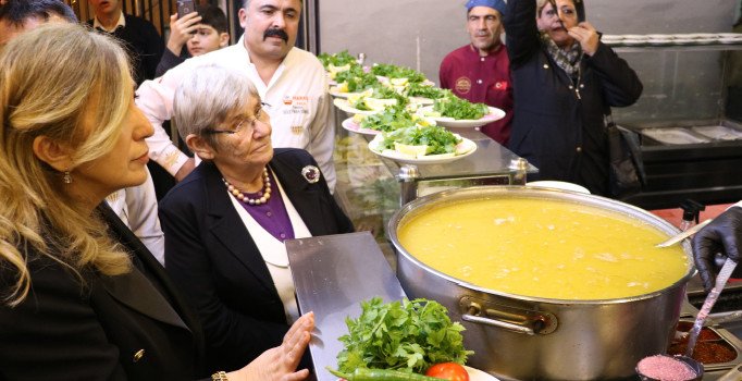 Canan Karatay: Koronavirüs bir viral enfeksiyon, korkulacak bir şey yok