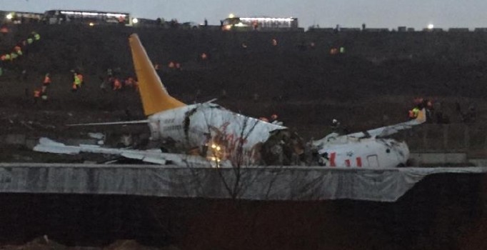 Sabiha Gökçen’de uçak pistten çıktı