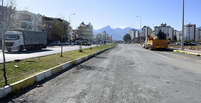 Kepez'de Ahmet Hamdi Akseki Caddesi güzelleşiyor