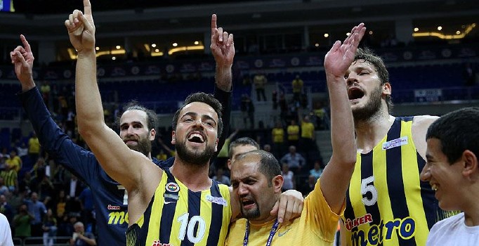 Fenerbahçe şampiyonluk için sahaya çıkıyor