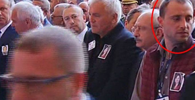 Şehit Nefise Özsoy'un eşi Cumhur Özsoy cenazede Kılıçdaroğlu'nun yanındaki yerini değiştirdi