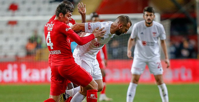 Antalyaspor - Demir Grup Sivasspor maçında gol sesi çıkmadı