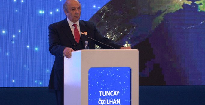 Özilhan: Laik yapımızı koruyarak kaostan çıkabiliriz