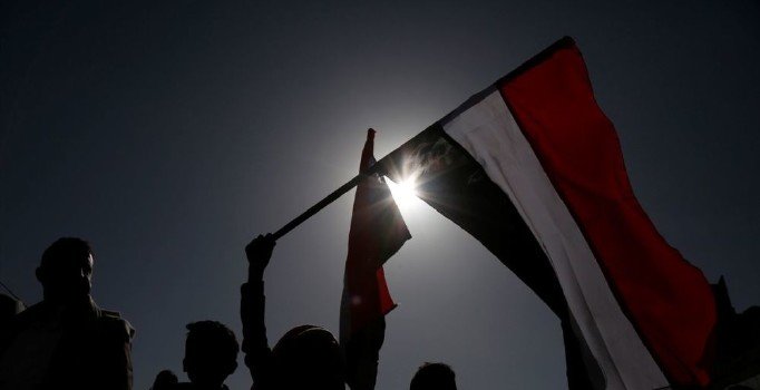 Yemen ordusundan geri püskürtme! Hudeyde'de 24 Husi öldürüldü