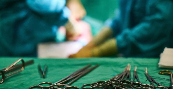 Gaziantep'te 'bıçak parası' iddiasıyla yargılanan profesöre aynı suçlamayla gözaltı