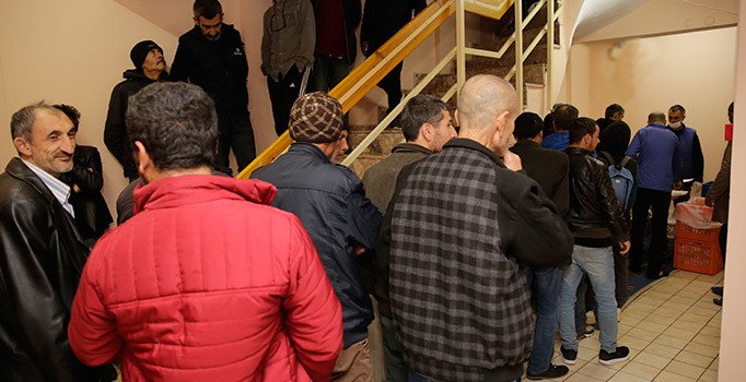 Antalya'da evsizler Bimekan'da mutlu