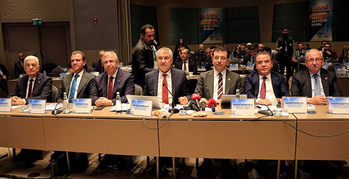 CHP'li büyükşehir belediyelerinden deprem kararı