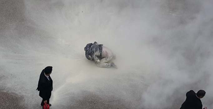 'Çocuklarım aç' diyerek Hatay Valiliği'nin önünde kendini yaktı!