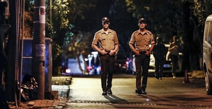 Kimlik göstermeyen gazeteci karakolluk oldu