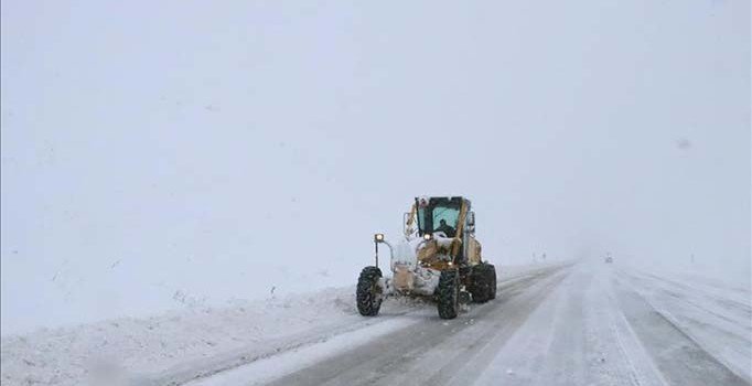 Bitlis-Mutki yolu çığ riski nedeniyle ulaşıma kapatıldı