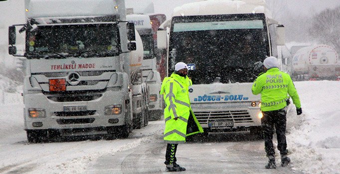Bolu Dağı'nın İstanbul yönü tır geçişlerine kapatıldı