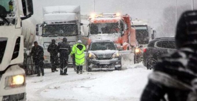 Son dakika... TEM yolunda zincirleme kaza! İstanbul yönü ulaşıma kapandı