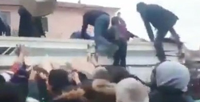 Elazığ'da, tepkilere neden olan yardım dağıtımını yapan kişi PKK'lı çıktı