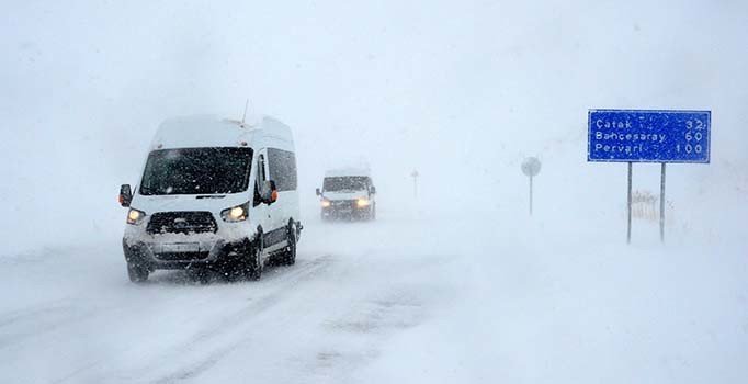 Van'da eğitime kar engeli