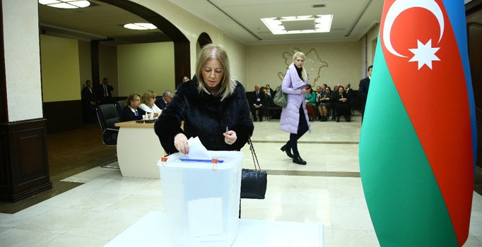 Azerbaycan sandığa gidiyor, oy verme işlemleri başladı
