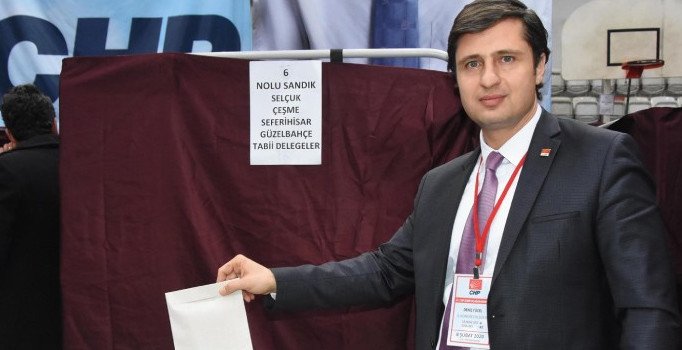 Deniz Yücel yeniden CHP İzmir İl Başkanlığı'na seçildi
