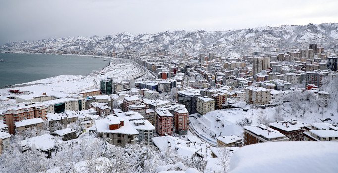 Rize’de okullara 2 gün kar tatili