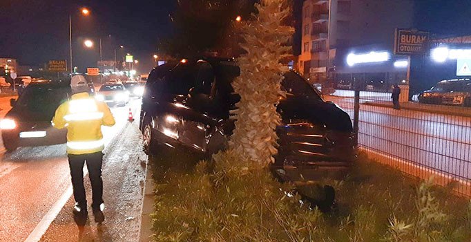 Son dakika... AK Partili Mehmet Özhaseki, Menderes Türel ve Yusuf Ziya Yılmaz kaza geçirdi
