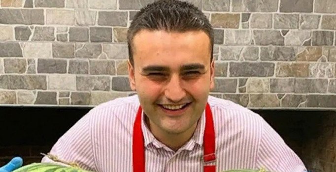 CZN Burak, annesinin tutuklandığı yönündeki iddiaları yalanladı