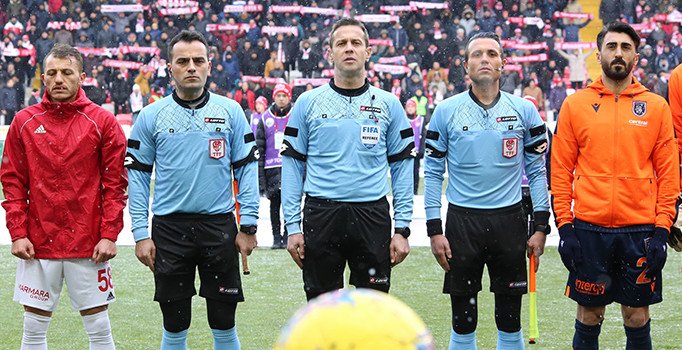 Penaltı vermedi diye hakem Halis Özkahya'yı savcılığa şikayet etti