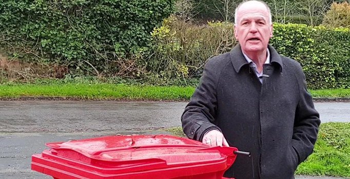 Multimilyoner patrondan evsizler için 'çöp kutusundan yatak' icadı