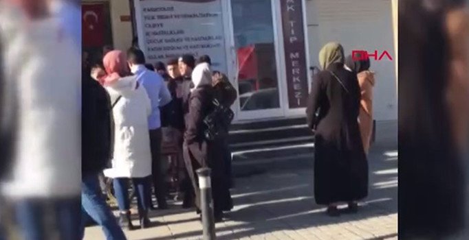 Zabıtaya kızan hayırsever tüm simitleri aldı