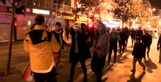 Son dakika... İstanbul'da korku dolu anlar! Silahlı kavgada yemek yerken başından vuruldu