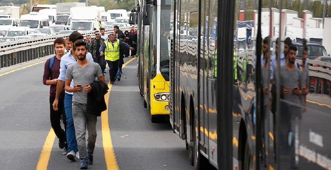 İstanbul'da ulaşım zammı 11'e karşı 10 oyla alındı