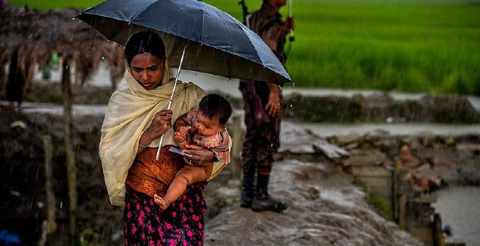 Malezya'ya kaçmaya çalışan 14 Arakanlı denizde can verdi
