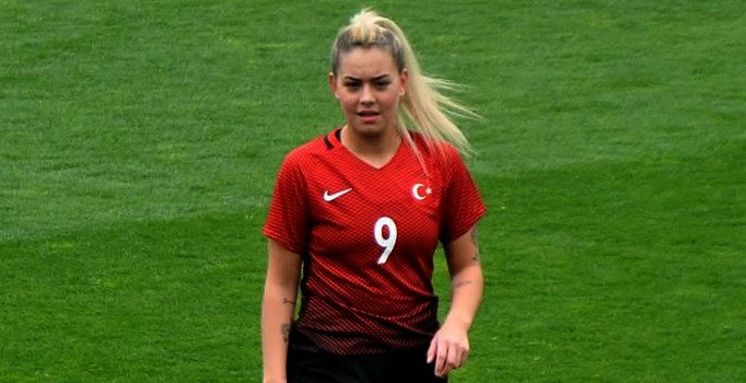 Survivor Aycan Yanaç kimdir kaç yaşında nereli ve ne iş yapıyor?