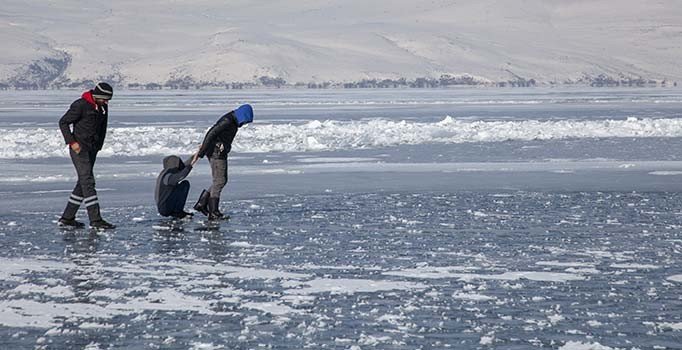 Karadeniz ve Doğu Anadolu için peş peşe uyarılar: Çığ, buzlanma ve dona dikkat!