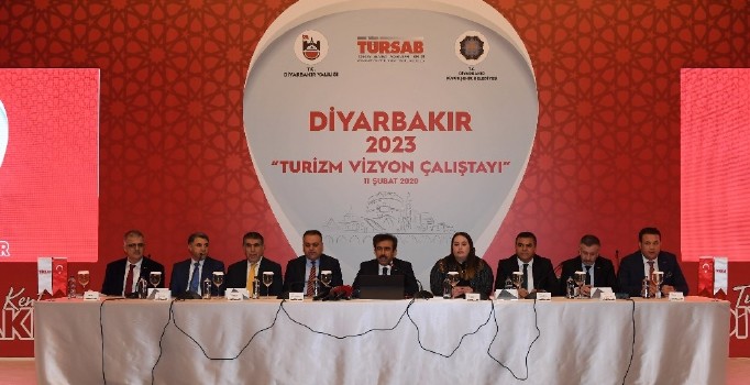 Diyarbakır Valisi Güzeloğlu: “Diyarbakır’ı hak ettiği konuma ulaştırmak zorunda ve sorumluluğundayız”