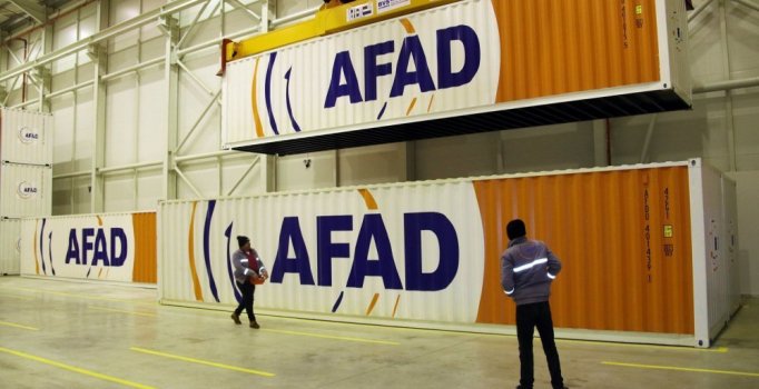 AFAD'dan Suriye sınırına 2 TIR çadır