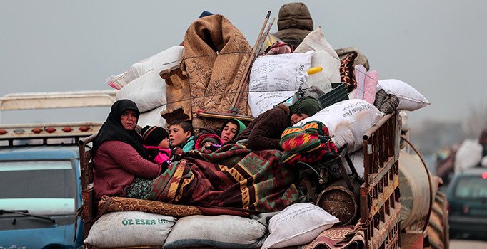 İdlib'den binlerce sivilin göçü devam ediyor