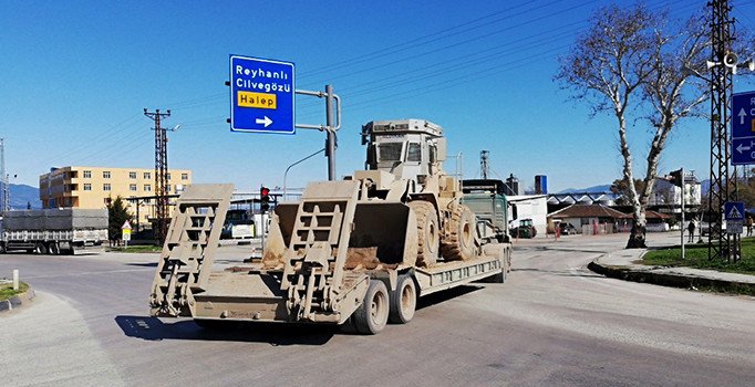 TSK'dan Suriye sınırına komando ve mühimmat sevkiyatı