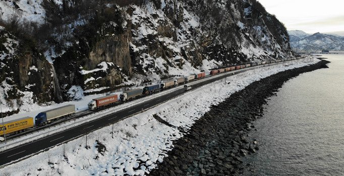 Sarp Sınır Kapısı'nda 5 kilometrelik tır kuyruğu