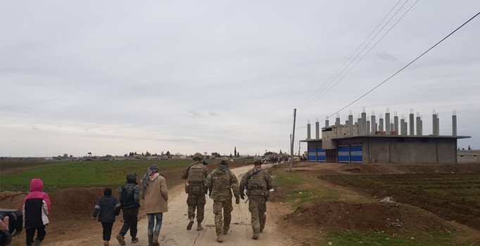 ABD savaş uçakları rejime ait askeri noktaları vurdu