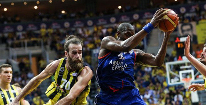 Fenerbahçe, Anadolu Efes'in karşısına şampiyonluk için çıkıyor