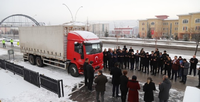 ’Bizim de tuzumuz olsun’ sloganıyla deprem bölgesine 10 ton yardım yola çıktı