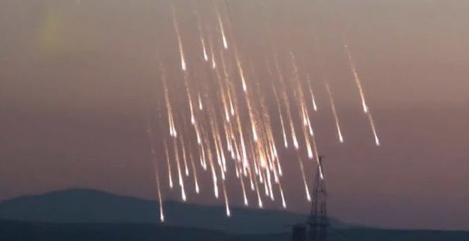 Rus Savaş uçakları Suriye’de sivillere fosfor bombası ile saldırdı