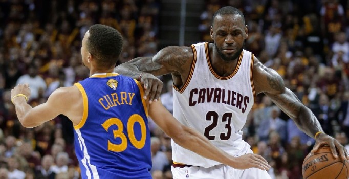 Golden State Warriors üst üste ikinci şampiyonluğa gidiyor