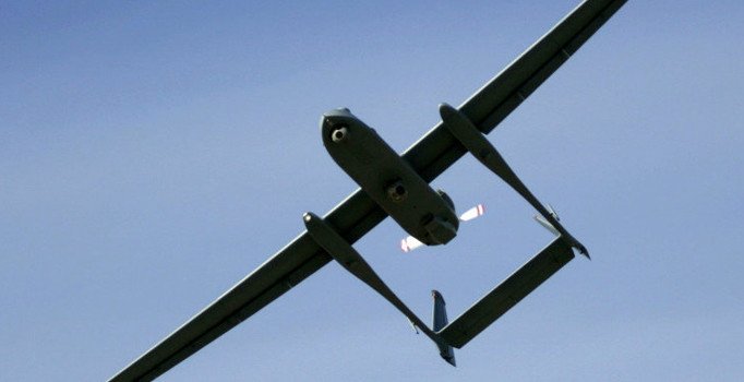 Lübnan ordusu İsrail'e ait İHA'ya ateş açtı