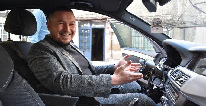 Gaziosmonpaşa'da otomobilin direksiyonunu çaldılar