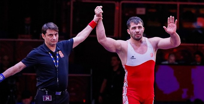 Milli güreşçi Cenk İldem Avrupa üçüncüsü oldu