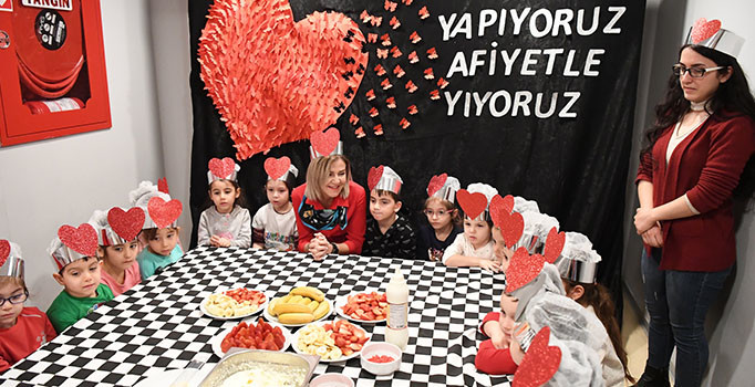 Konyaaltı Belediyesi Kreşlerinde 'sevgi pastası'
