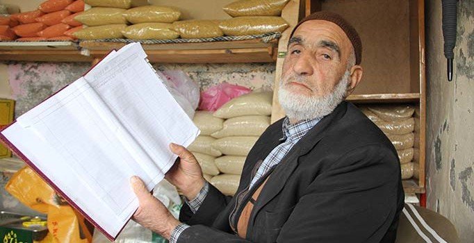 Diyarbakır'da ortaya çıkan Robin Hood, mahallelinin 12 bin 500 liralık bakkal borcunu ödedi