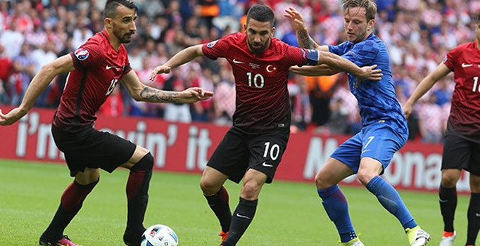 Arda Turan: Türk halkından özür diliyorum